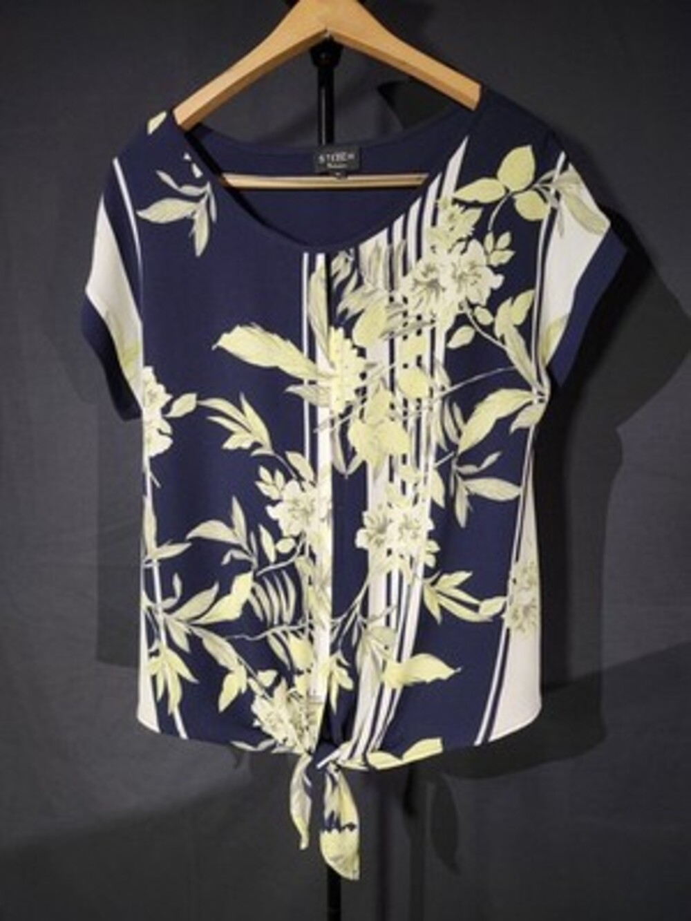 STITCH Collection Floral Blouse Womens M, Formal/Casual Versatile Front Bow 0152